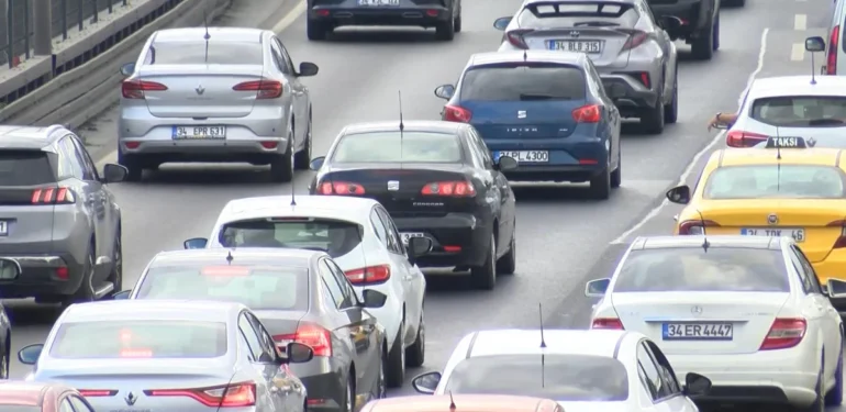 Tatil bitti: İstanbul’da trafik yoğunluğu başladı