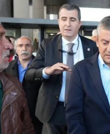 chp-lideri-ozgur-ozel-e-yumruk_1746367801_4wu0Us